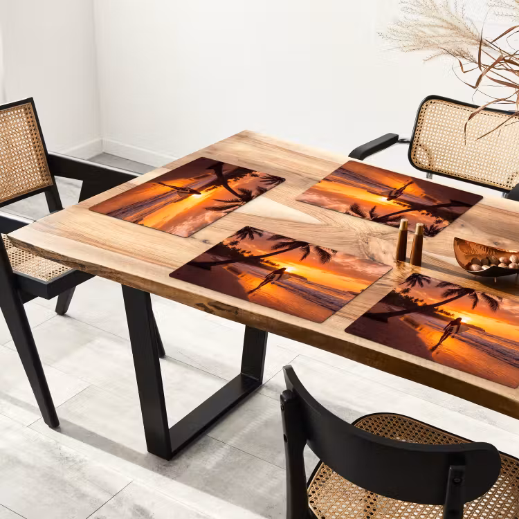 Vrouw - Surfplank - Strand - Zonsondergang - Oranje Placemat vinyl groot -zzsfeer4_Kitchenyeah-website
