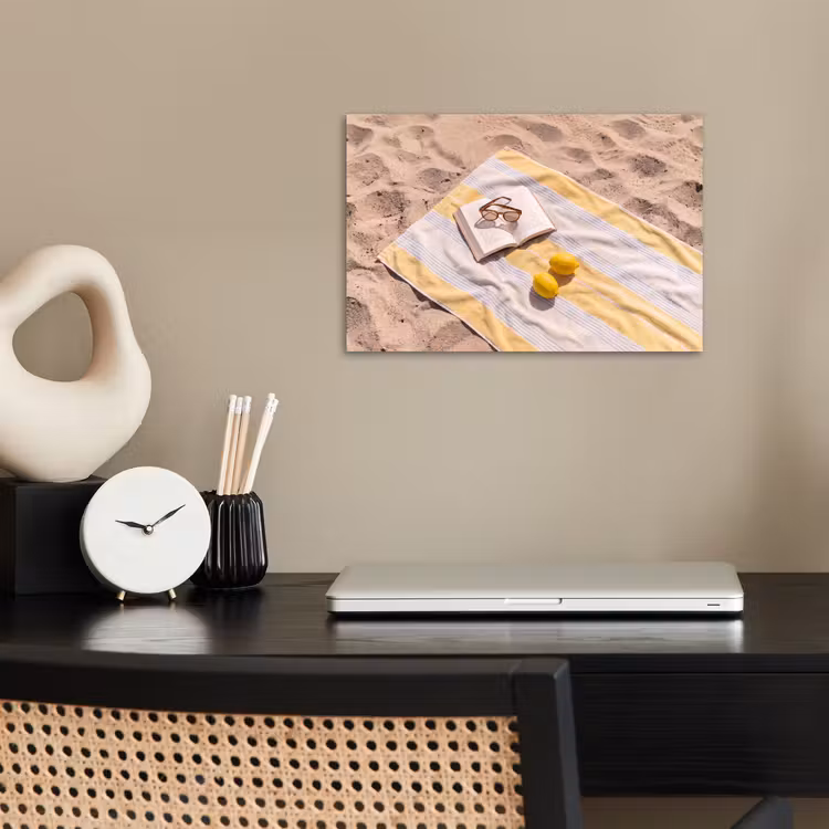 Boek - Zonnebril - Strand - Zomer - Geel poster papier klein -sfeer1