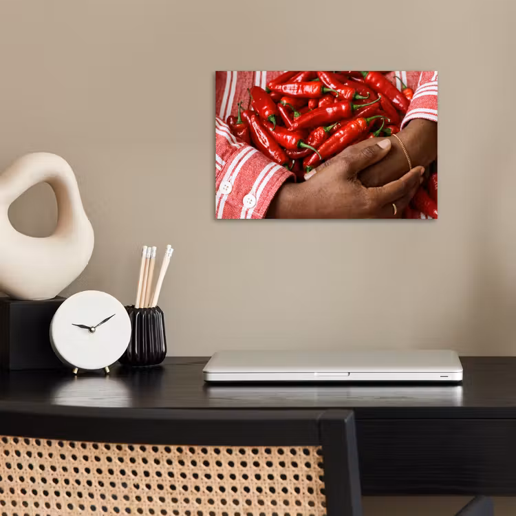 Poster - Chili Peppers - Red - Hands - Chilipepers - Rood - Handen poster papier klein