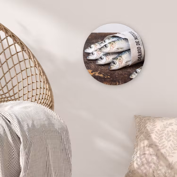 round wall art - Little Sardine - newspaper - cutting board - Sardientje - krant - snijplank Wandcirkel kunststof plaat 5mm dik klein