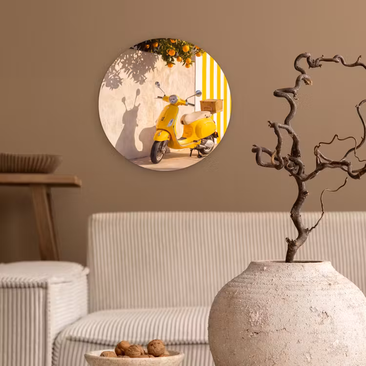 Scooter - Natuur - Zomer - Geel - Mediterraan Wandcirkel kunststof plaat 5mm dik klein -sfeer1