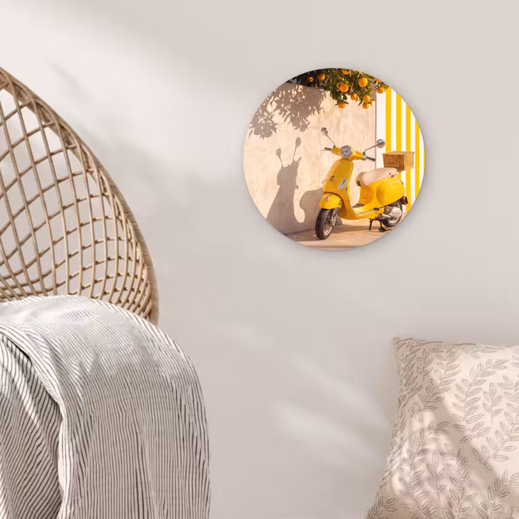 Scooter - Natuur - Zomer - Geel - Mediterraan Wandcirkel kunststof plaat 5mm dik klein -sfeer5