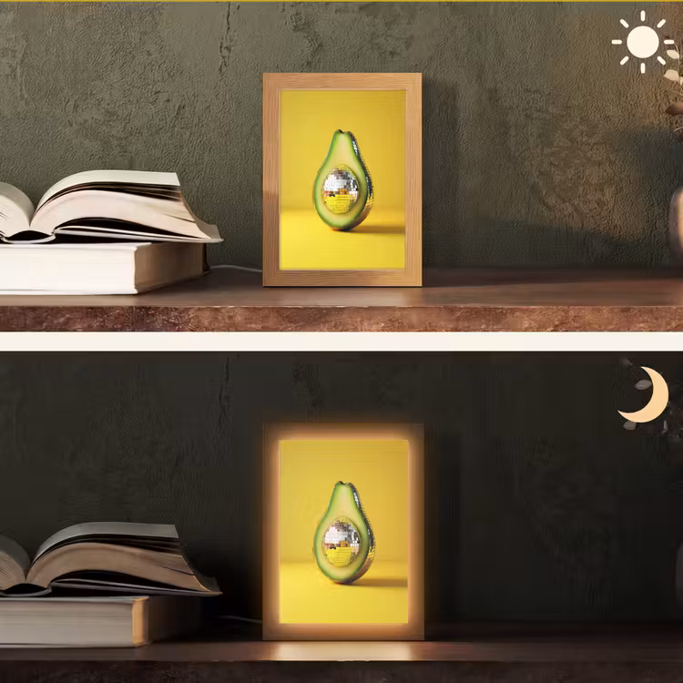 Avocado - Discobal - Geel - Glitter Light Box met kabel (Tafellamp) klein -sfeer3