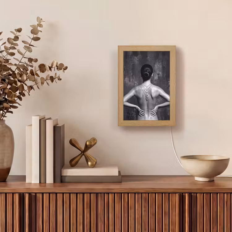 Rug - Ketting - Portret - Zwart - Wit - Glamour Light Box met kabel (Tafellamp) klein -sfeer2