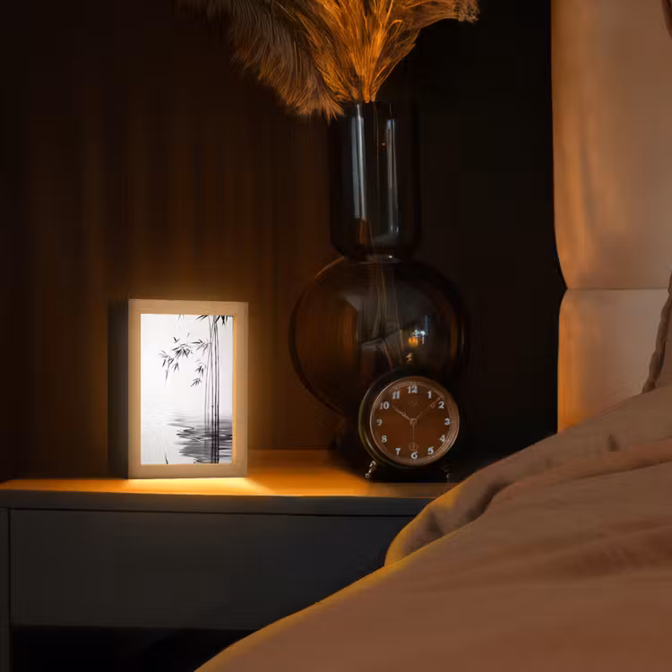Bamboestammen - Water - Minimalistisch - Wit Light Box met kabel (Tafellamp) klein -sfeer1
