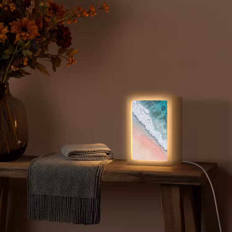 Strand - Oceaan - Golven - Roze Zand - Natuur Light Box met kabel (Tafellamp) klein -sfeer4