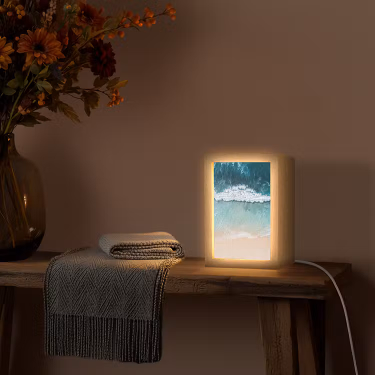 Strand - Zee - Golven - Natuur - Blauw Light Box met kabel (Tafellamp) klein -sfeer4