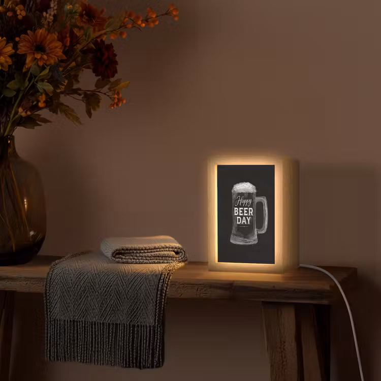 Bierpul - Witte krijtletters - Happy beer day Light Box met kabel (Tafellamp) klein -sfeer4