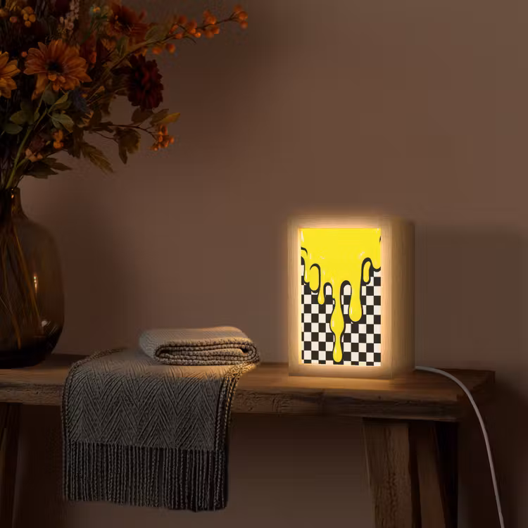Geblokt - Grafisch - Vloeistof - Geel Light Box met kabel (Tafellamp) klein -sfeer4