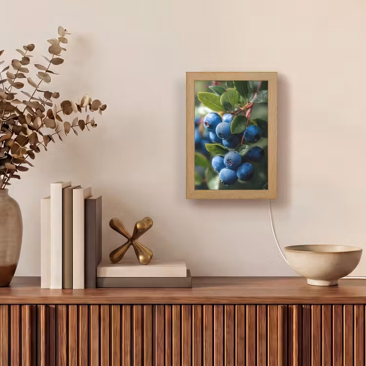 Blauwe bessen - Dauwdruppels - Natuurlijk licht Light Box met kabel (Tafellamp) klein -sfeer2
