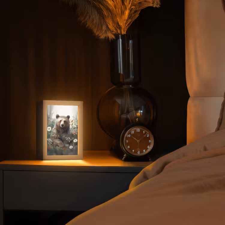 Bruine beer - Wilde dieren - Bloemen - Planten Light Box met kabel (Tafellamp) klein -sfeer1