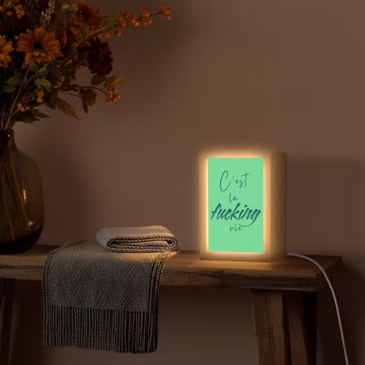 c'est la fucking vie - Groen - Penseelstijl Light Box met kabel (Tafellamp) klein -sfeer4