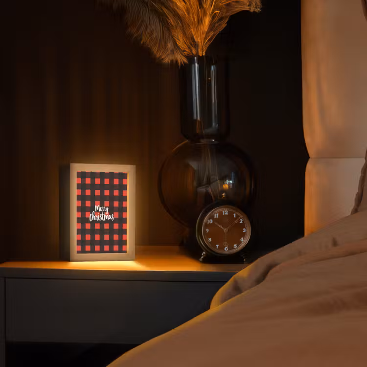 Geruit - Rood - Tekst - Christmas Light Box met kabel (Tafellamp) klein -sfeer1