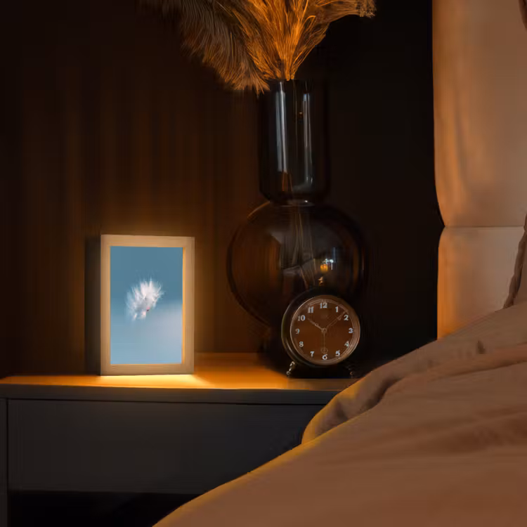 Paardenbloempluisje - Blauw - Lucht Light Box met kabel (Tafellamp) klein -sfeer1