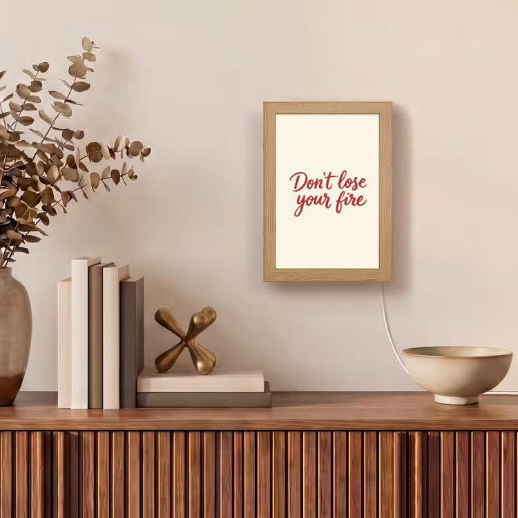 Don't lose your fire - Rood - Wit - Minimalistisch Light Box met kabel (Tafellamp) klein -sfeer2
