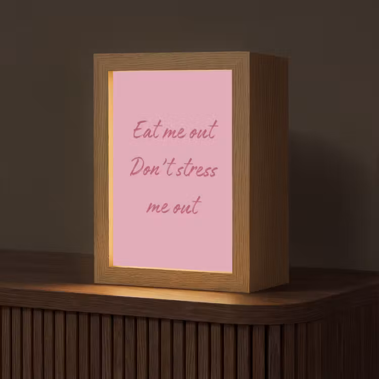 Eat me out don't stress me out - Roze - Handgeschreven Light Box met kabel (Tafellamp) klein -z3d_website
