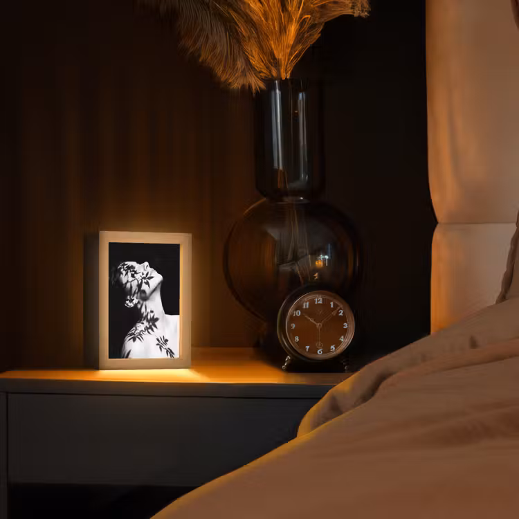 Gezicht - Schaduw - Bladeren - Zwart - Wit - Intiem Light Box met kabel (Tafellamp) klein -sfeer1