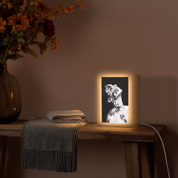 Gezicht - Schaduw - Bladeren - Zwart - Wit - Intiem Light Box met kabel (Tafellamp) klein -sfeer4