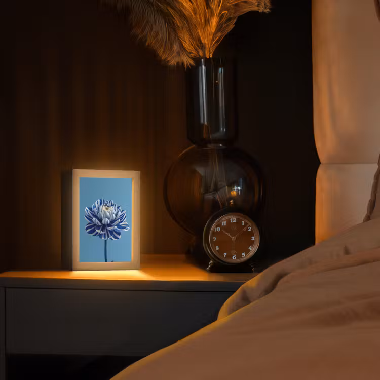 Bloem - Blauw - Bloemblaadjes - Streepjes Light Box met kabel (Tafellamp) klein -sfeer1