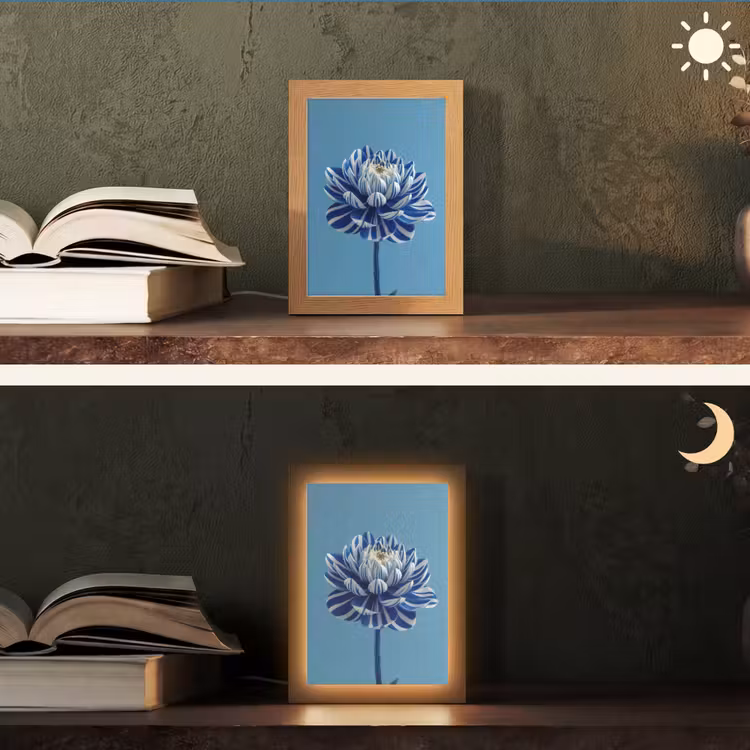 Bloem - Blauw - Bloemblaadjes - Streepjes Light Box met kabel (Tafellamp) klein -sfeer3