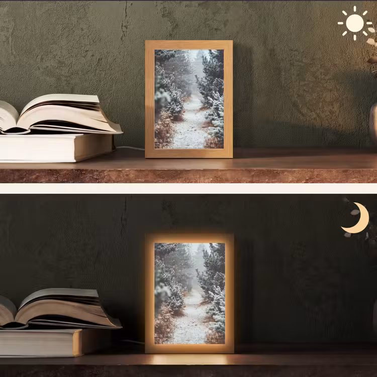 Bos - Winter - Bomen - Natuur - Pad - Sneeuw Light Box met kabel (Tafellamp) klein -sfeer3