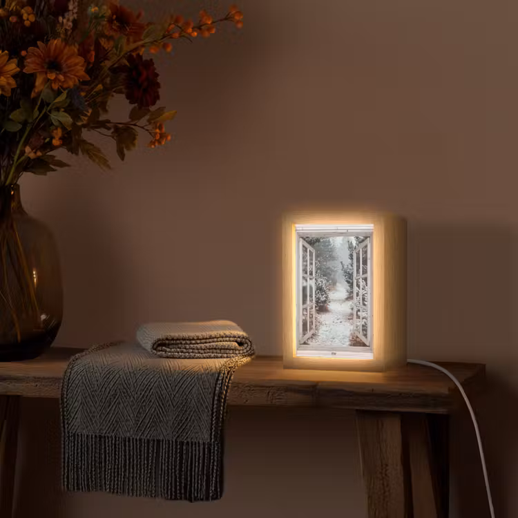 Bos - Winter - Bomen - Natuur - Pad - Doorkijk - Wit Light Box met kabel (Tafellamp) klein -sfeer4