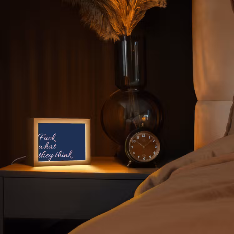 Fuck what they think - Blauw - Cursief Light Box met kabel (Tafellamp) klein -sfeer1
