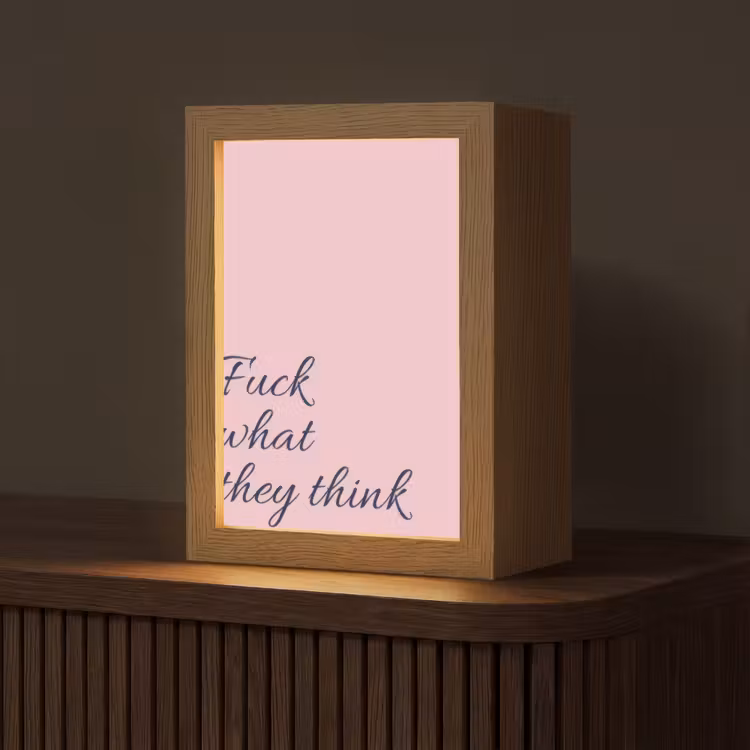 Fuck what they think - Roze - Minimalistisch Light Box met kabel (Tafellamp) klein -z3d_website