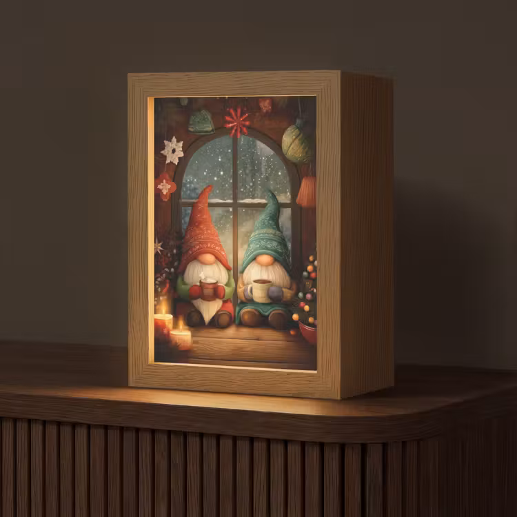 Gnooms - Kerst - Raam - Kleurrijk Light Box met kabel (Tafellamp) klein -z3d_website