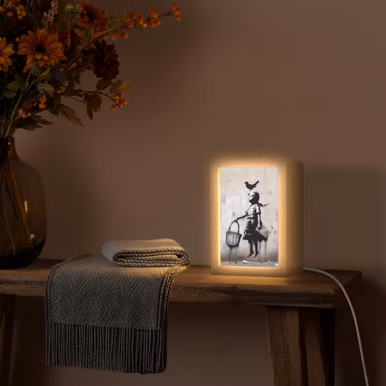 Graffiti - Meisje - Vogel - Street Art - Banksy Style Light Box met kabel (Tafellamp) klein -sfeer4