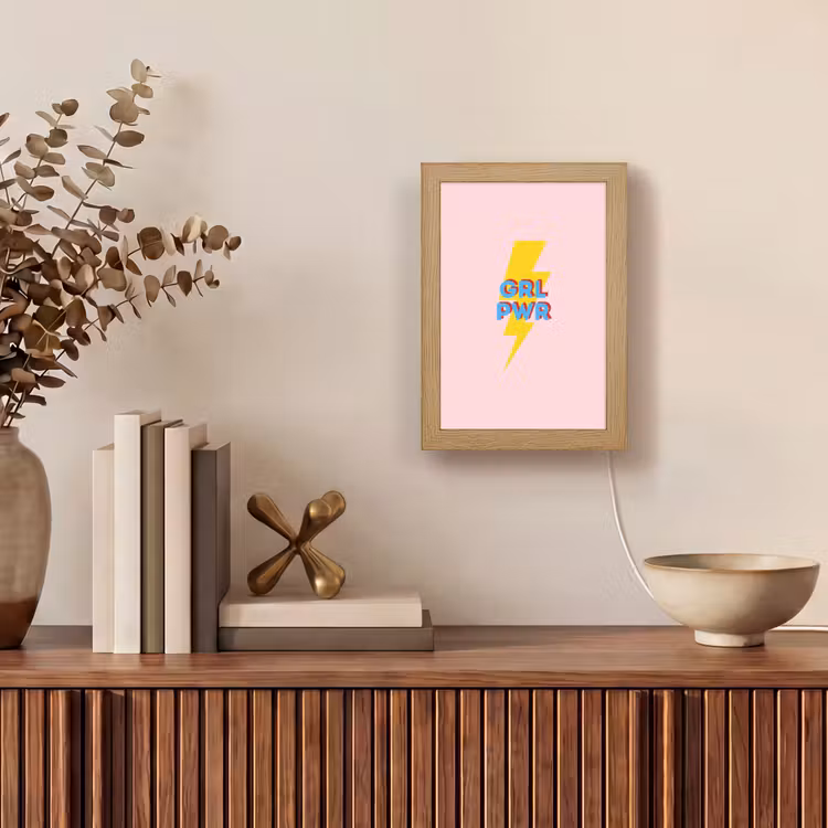 Grl pwr - Bliksem - Roze Light Box met kabel (Tafellamp) klein -sfeer2