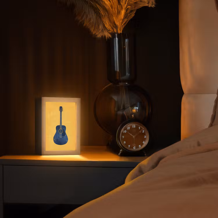 Gitaar - Akoestisch - Geel - Minimalistisch Light Box met kabel (Tafellamp) klein -sfeer1