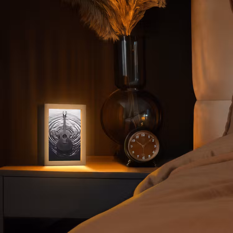 Gitaar - Hout - Water Light Box met kabel (Tafellamp) klein -sfeer1