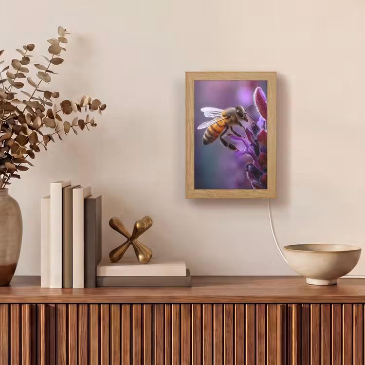 Honingbij - Paarse bloemen - Details Light Box met kabel (Tafellamp) klein -sfeer2