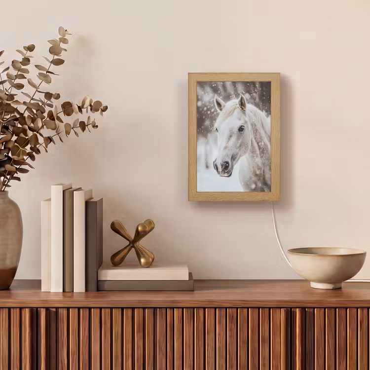 Paard - Wit - Winter - Natuur - Sneeuw - Dieren Light Box met kabel (Tafellamp) klein -sfeer2