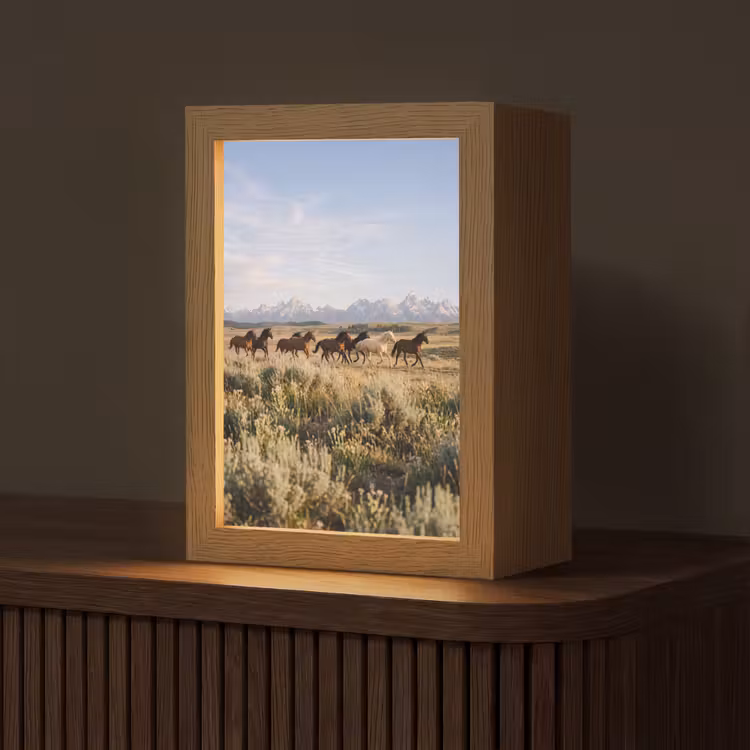 Paarden - Kudde - Bergen - Vrijheid - Wild Light Box met kabel (Tafellamp) klein -z3d_website