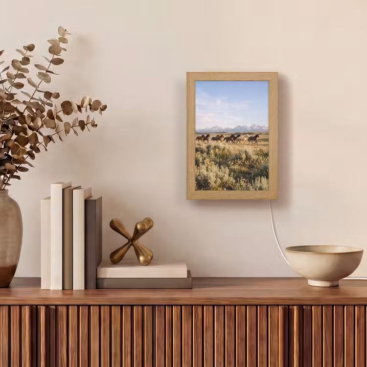 Paarden - Kudde - Bergen - Vrijheid - Wild Light Box met kabel (Tafellamp) klein -sfeer2