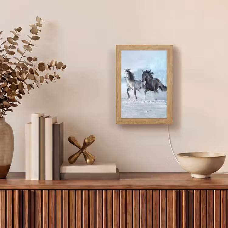 Paarden - Winter - Dieren - Natuur - Sneeuw Light Box met kabel (Tafellamp) klein -sfeer2
