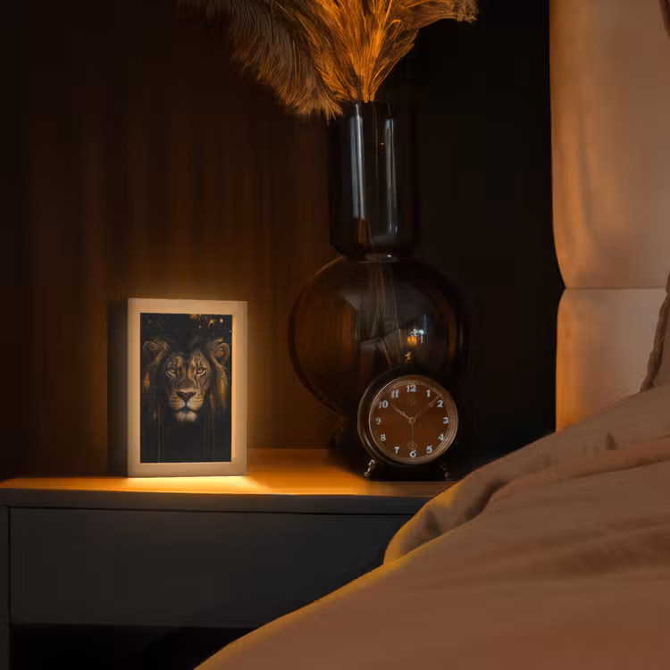 Leeuw - Goud - Druppels Light Box met kabel (Tafellamp) klein -sfeer1