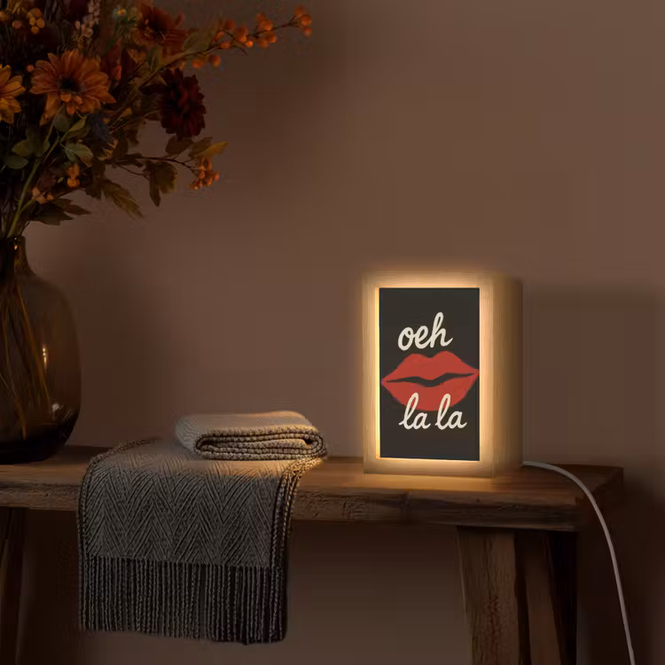 Lip - Rood - Quote Light Box met kabel (Tafellamp) klein -sfeer4