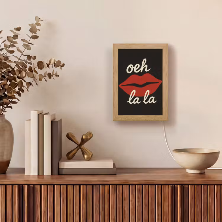 Lip - Rood - Quote Light Box met kabel (Tafellamp) klein -sfeer2