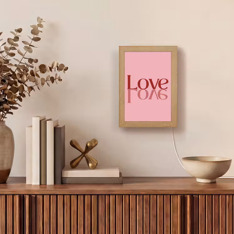 Love - Roze - Spiegeling Light Box met kabel (Tafellamp) klein -sfeer2