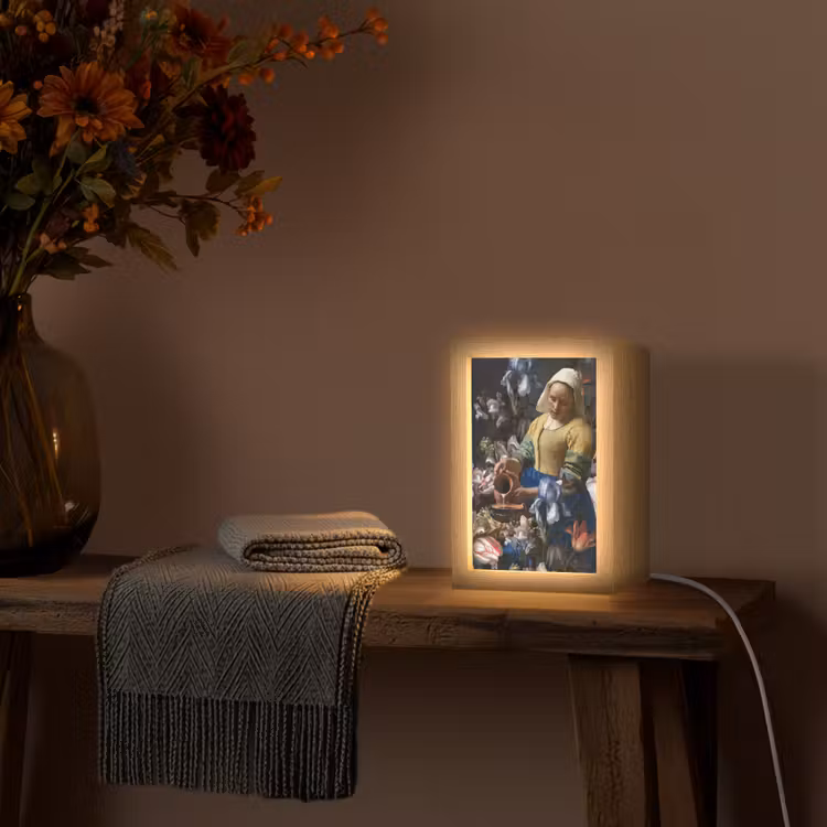 Melkmeisje - Johannes Vermeer - Bloemen Light Box met kabel (Tafellamp) klein -sfeer4
