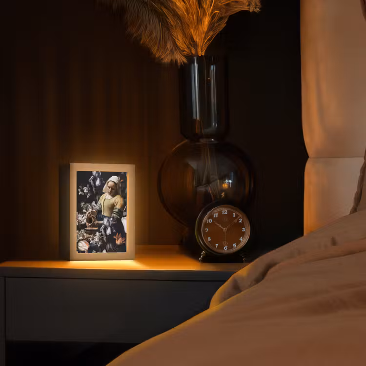 Melkmeisje - Johannes Vermeer - Bloemen - Blauw Light Box met kabel (Tafellamp) klein -sfeer1