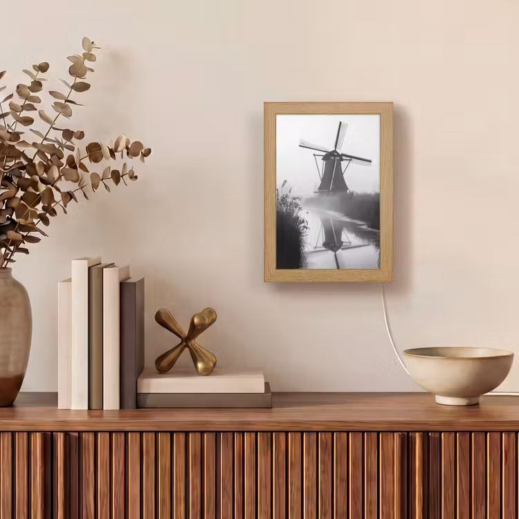 Molen - Weerspiegeling - Landschap - Water Light Box met kabel (Tafellamp) klein -sfeer2