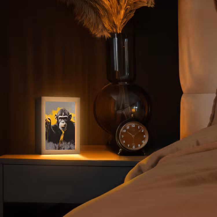 Aap - Chimpansee - Banaan - Geel - Dieren - Stropdas Light Box met kabel (Tafellamp) klein -sfeer1