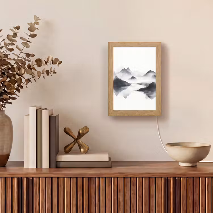 Bergen - Mistig - Water - Wit Light Box met kabel (Tafellamp) klein -sfeer2