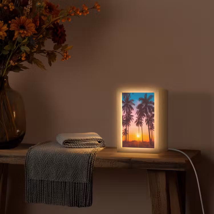 Palmboom - Zonsondergang - Horizon - Strand - Oranje - Roze Light Box met kabel (Tafellamp) klein -sfeer4