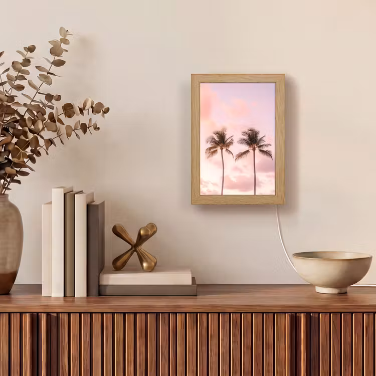 Palmbomen - Paars - Wolken - Lucht Light Box met kabel (Tafellamp) klein -sfeer2