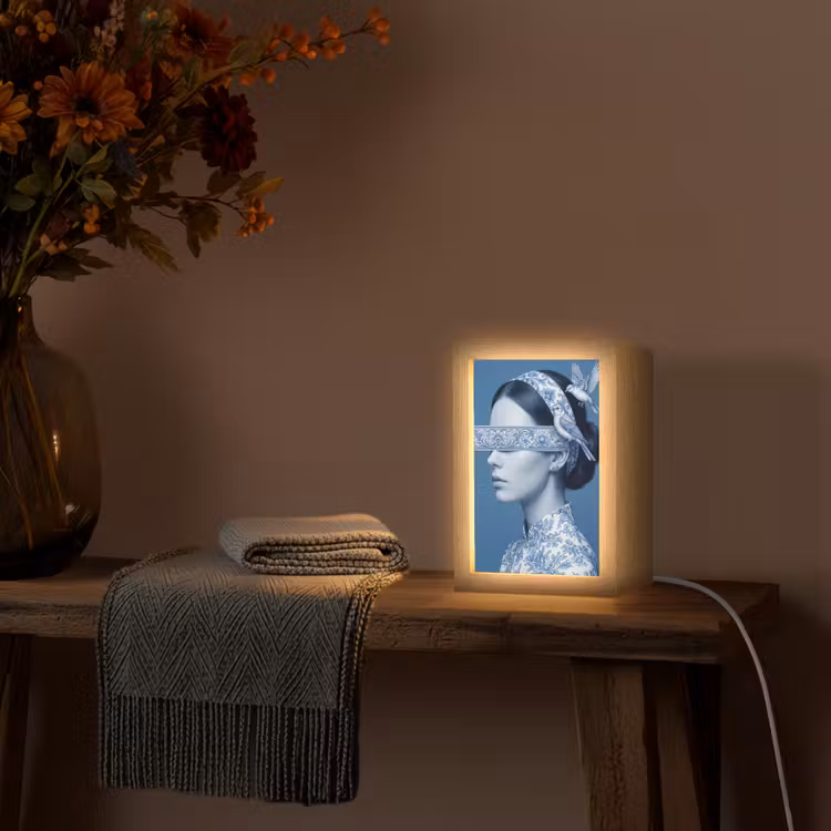 Portret - Klassiek - Wit - Blauw Light Box met kabel (Tafellamp) klein -sfeer4